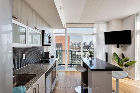 Photo 12 at 1621E - 36 LISGAR Street, Little Portugal, Toronto