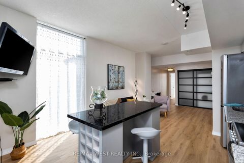 Photo 18 at 1621E - 36 LISGAR Street, Little Portugal, Toronto