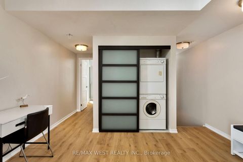 Photo 19 at 1621E - 36 LISGAR Street, Little Portugal, Toronto
