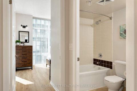 Photo 20 at 1621E - 36 LISGAR Street, Little Portugal, Toronto