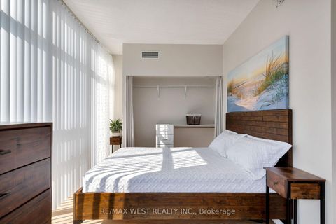 Photo 24 at 1621E - 36 LISGAR Street, Little Portugal, Toronto