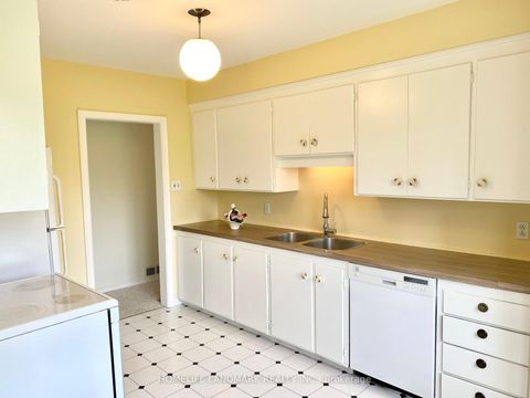Photo 5 at 9 Terrington Court, Don Mills, Toronto