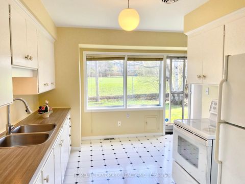 Photo 6 at 9 Terrington Court, Don Mills, Toronto
