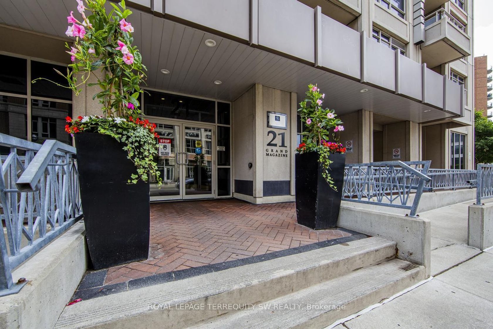 1707 - 21 Grand Magazine Street, Niagara, Toronto 