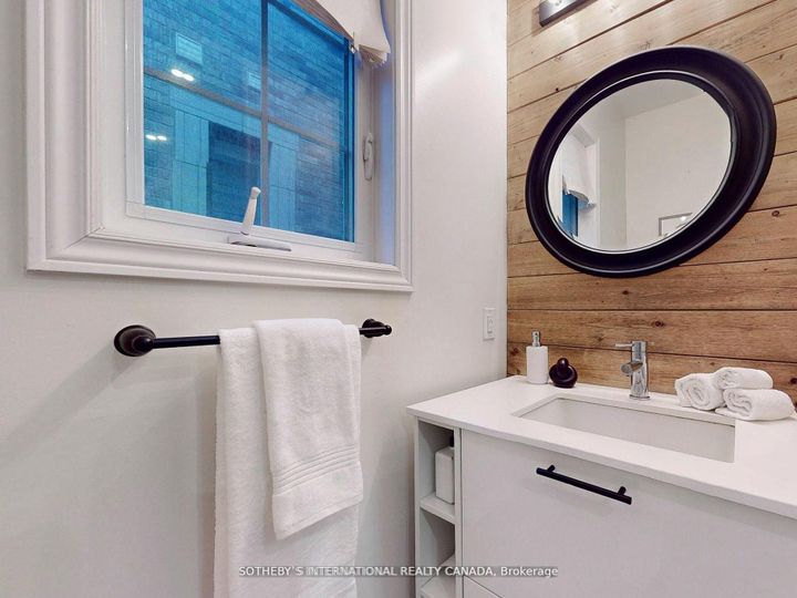 Photo 1 at 160 Sunset Terrace, Vellore Village, Vaughan