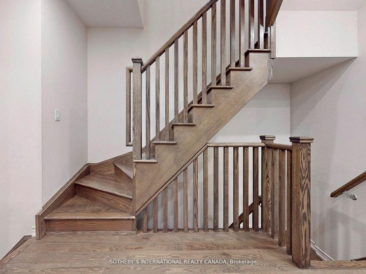 Photo 2 at 160 Sunset Terrace, Vellore Village, Vaughan