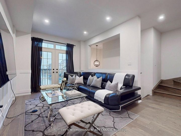 Photo 3 at 160 Sunset Terrace, Vellore Village, Vaughan