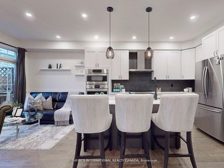 Photo 5 at 160 Sunset Terrace, Vellore Village, Vaughan