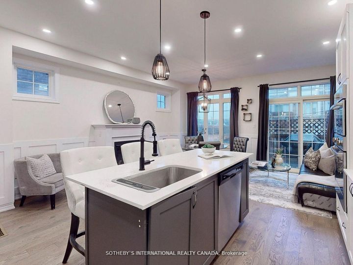 Photo 7 at 160 Sunset Terrace, Vellore Village, Vaughan