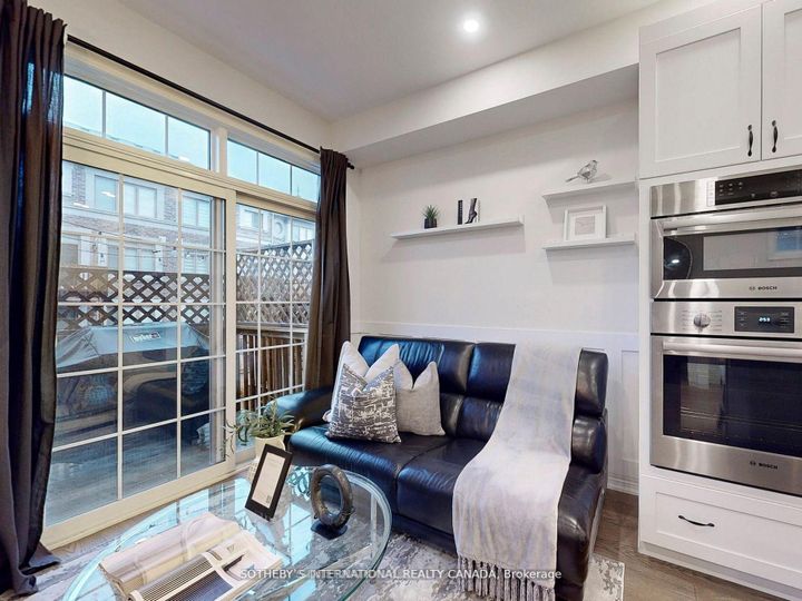 Photo 8 at 160 Sunset Terrace, Vellore Village, Vaughan