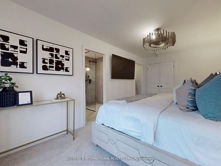 Photo 17 at 160 Sunset Terrace, Vellore Village, Vaughan