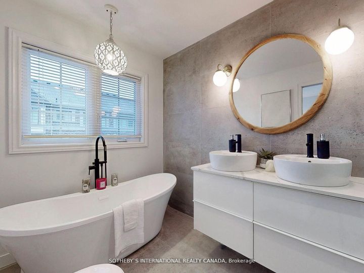 Photo 18 at 160 Sunset Terrace, Vellore Village, Vaughan