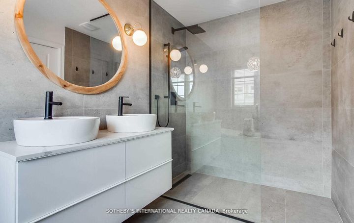 Photo 19 at 160 Sunset Terrace, Vellore Village, Vaughan