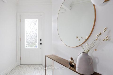 Photo 2 at 207 Ellis Avenue, Swansea, Toronto