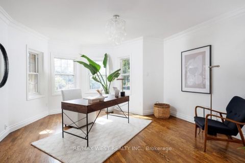 Photo 3 at 207 Ellis Avenue, Swansea, Toronto