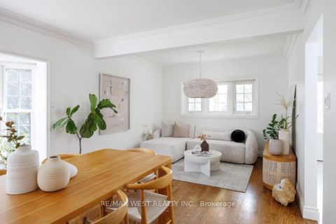 Photo 5 at 207 Ellis Avenue, Swansea, Toronto