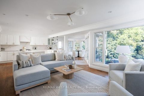 Photo 8 at 207 Ellis Avenue, Swansea, Toronto