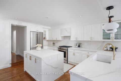 Photo 9 at 207 Ellis Avenue, Swansea, Toronto