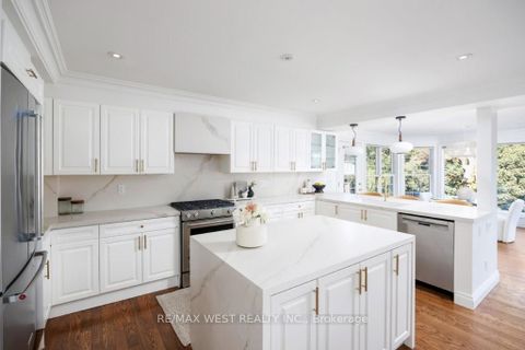 Photo 10 at 207 Ellis Avenue, Swansea, Toronto