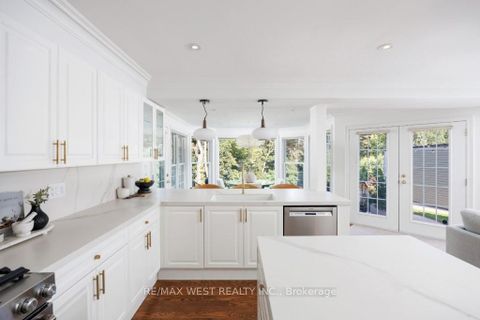 Photo 11 at 207 Ellis Avenue, Swansea, Toronto