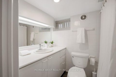 Photo 31 at 207 Ellis Avenue, Swansea, Toronto