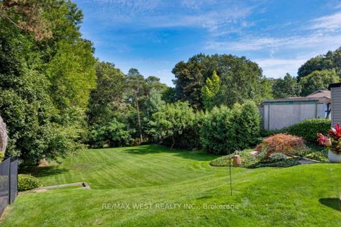 Photo 36 at 207 Ellis Avenue, Swansea, Toronto