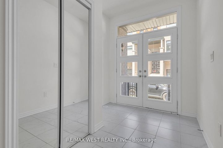 Photo 4 at 15 Quilico Road N, Elder Mills, Vaughan
