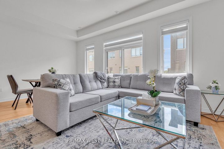 Photo 10 at 15 Quilico Road N, Elder Mills, Vaughan