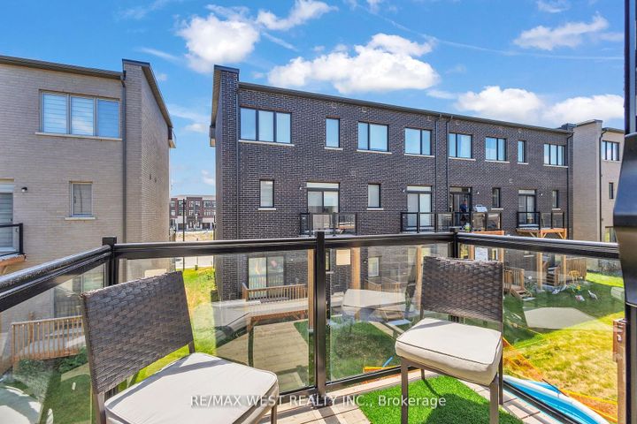 Photo 15 at 15 Quilico Road N, Elder Mills, Vaughan