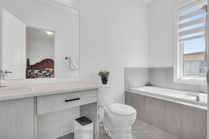 Photo 21 at 15 Quilico Road N, Elder Mills, Vaughan
