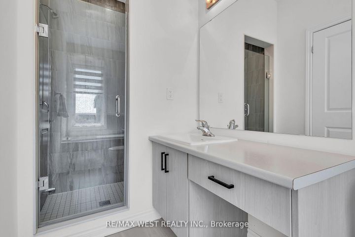 Photo 22 at 15 Quilico Road N, Elder Mills, Vaughan
