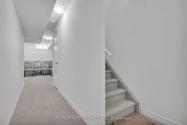 Photo 27 at 15 Quilico Road N, Elder Mills, Vaughan