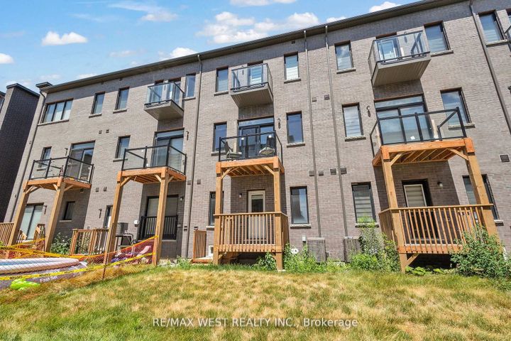 Photo 30 at 15 Quilico Road N, Elder Mills, Vaughan