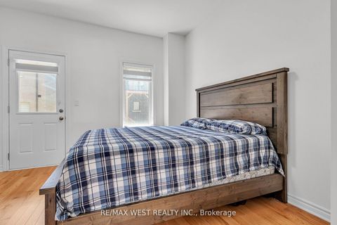 Photo 5 at 15 Quilico Road N, Elder Mills, Vaughan