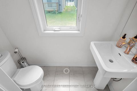 Photo 6 at 15 Quilico Road N, Elder Mills, Vaughan