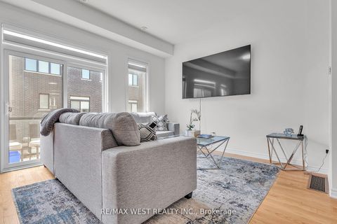 Photo 8 at 15 Quilico Road N, Elder Mills, Vaughan