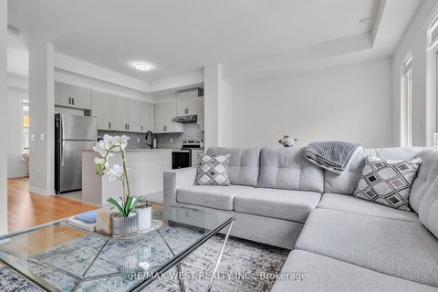 Photo 9 at 15 Quilico Road N, Elder Mills, Vaughan