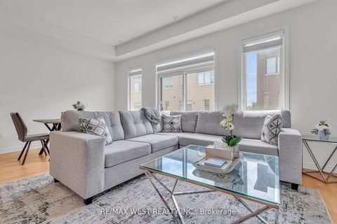 Photo 10 at 15 Quilico Road N, Elder Mills, Vaughan