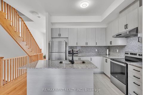 Photo 11 at 15 Quilico Road N, Elder Mills, Vaughan