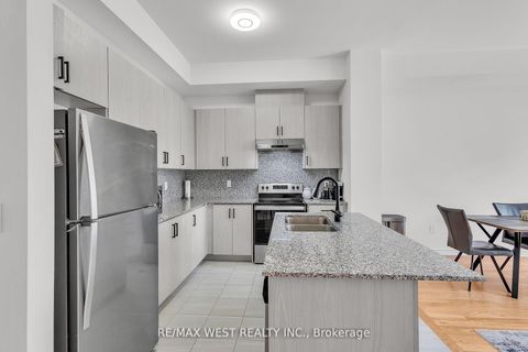 Photo 12 at 15 Quilico Road N, Elder Mills, Vaughan