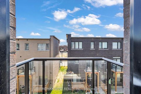 Photo 23 at 15 Quilico Road N, Elder Mills, Vaughan