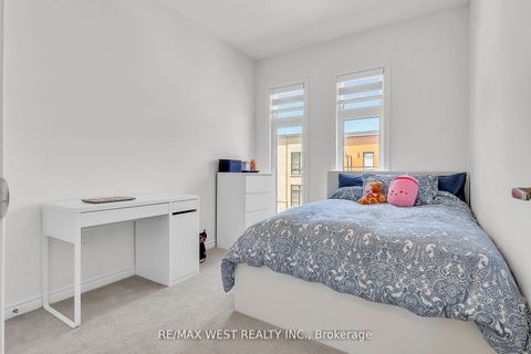 Photo 24 at 15 Quilico Road N, Elder Mills, Vaughan