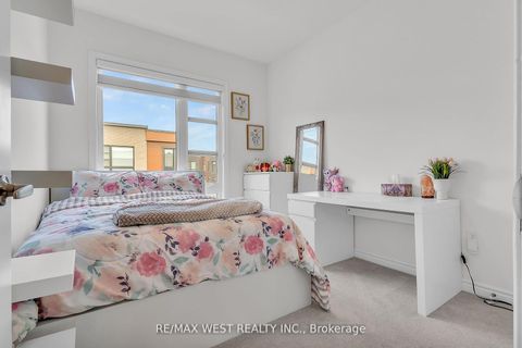 Photo 25 at 15 Quilico Road N, Elder Mills, Vaughan