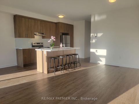 Photo 2 at 3 Ghent Drive, Kleinburg, Vaughan
