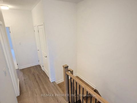 Photo 5 at 3 Ghent Drive, Kleinburg, Vaughan