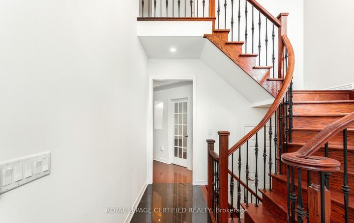 Photo 4 at 3327 Erin Centre Boulevard, Churchill Meadows, Mississauga