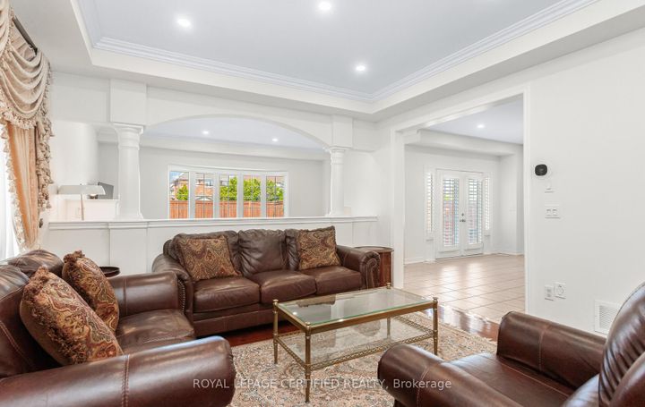 Photo 9 at 3327 Erin Centre Boulevard, Churchill Meadows, Mississauga
