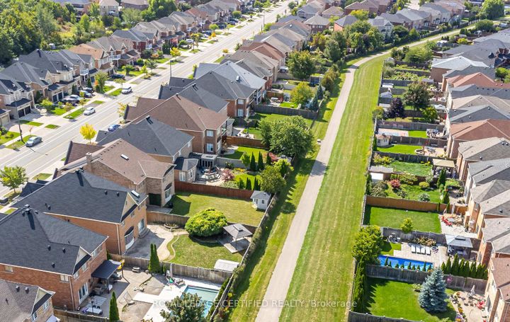 Photo 10 at 3327 Erin Centre Boulevard, Churchill Meadows, Mississauga