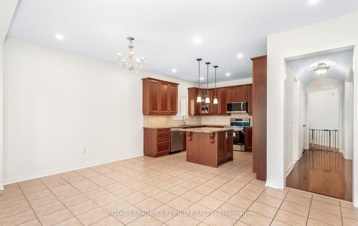 Photo 17 at 3327 Erin Centre Boulevard, Churchill Meadows, Mississauga