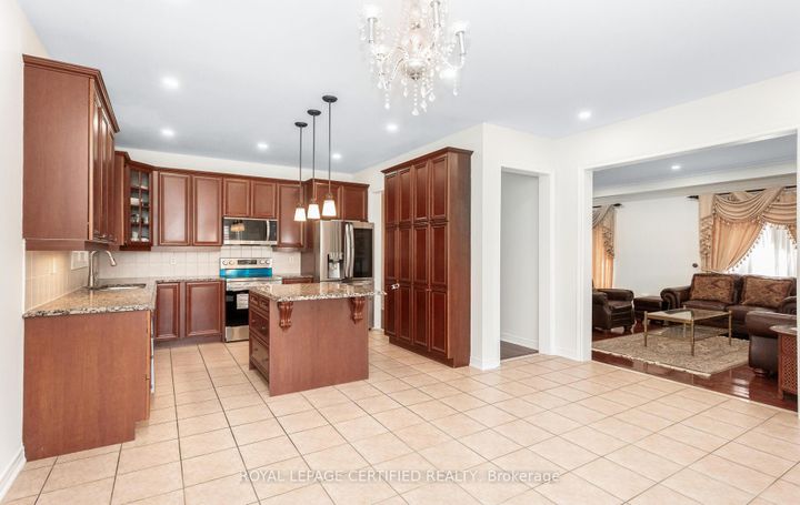 Photo 19 at 3327 Erin Centre Boulevard, Churchill Meadows, Mississauga
